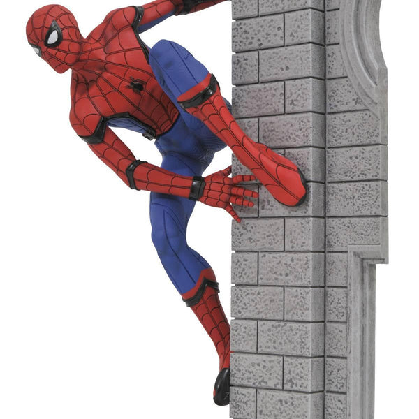 Diamond Select Marvel Gallery Figurine PVC Spiderman Homecoming