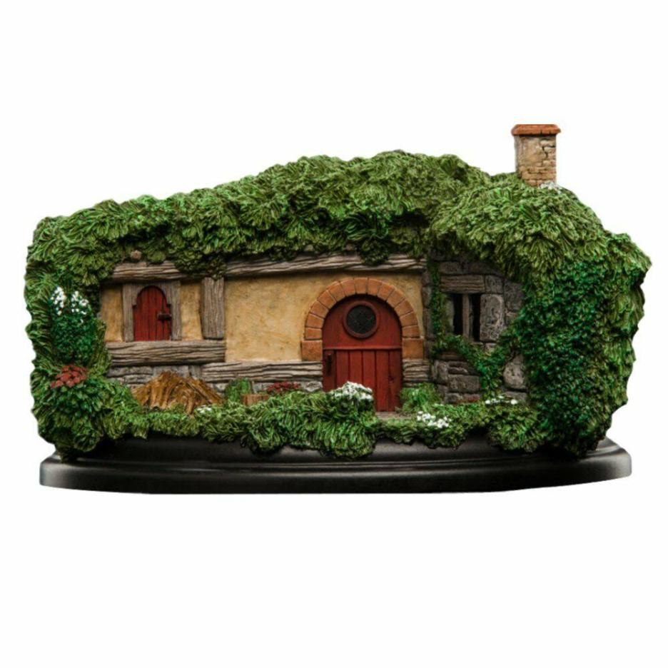 Hobbit Hole 34 Lakeside Statue